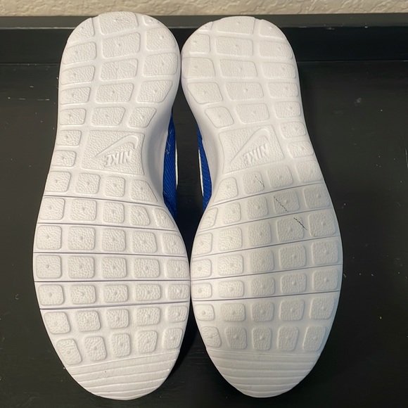 NWOB Nike shoes in a 4.5y - Picture 4 of 5